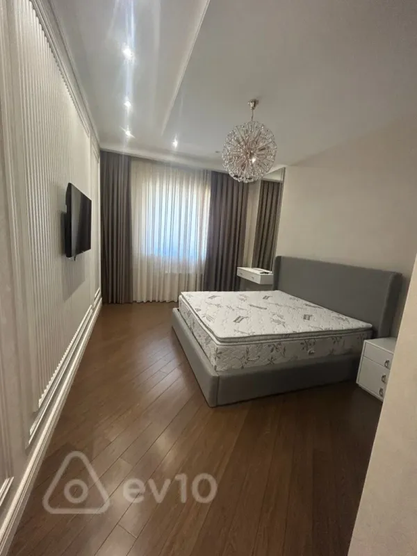 Kirayə verilir 3 otaqlı yeni tikili 170 m²