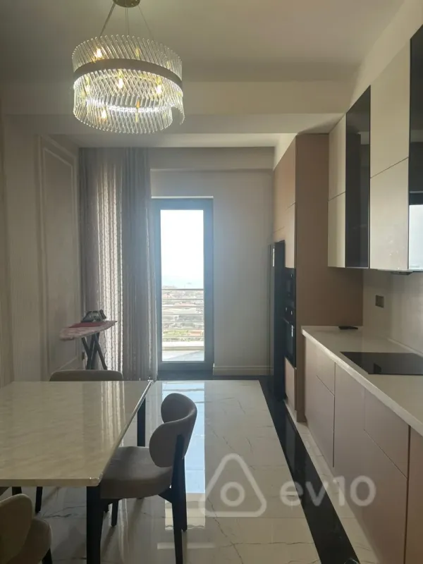 Kirayə verilir 3 otaqlı yeni tikili 170 m²