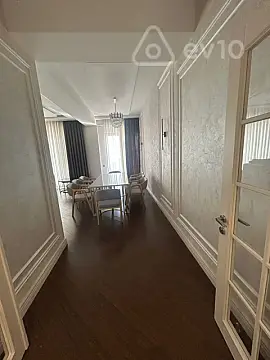 Kirayə verilir 3 otaqlı yeni tikili 170 m²