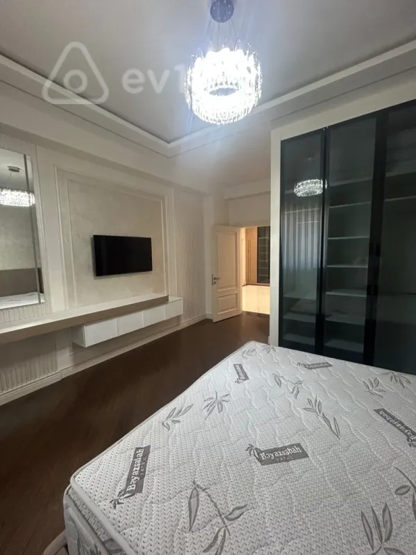 Kirayə verilir 3 otaqlı yeni tikili 170 m²