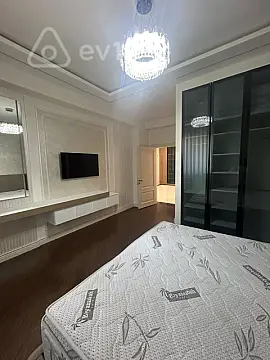 Kirayə verilir 3 otaqlı yeni tikili 170 m²