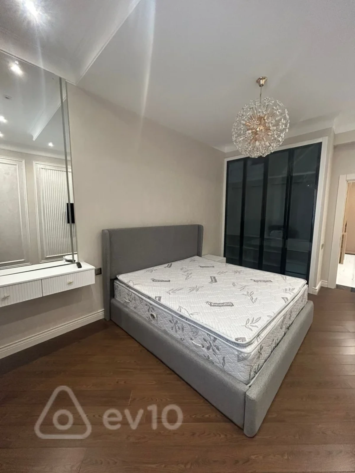 Kirayə verilir 3 otaqlı yeni tikili 170 m²