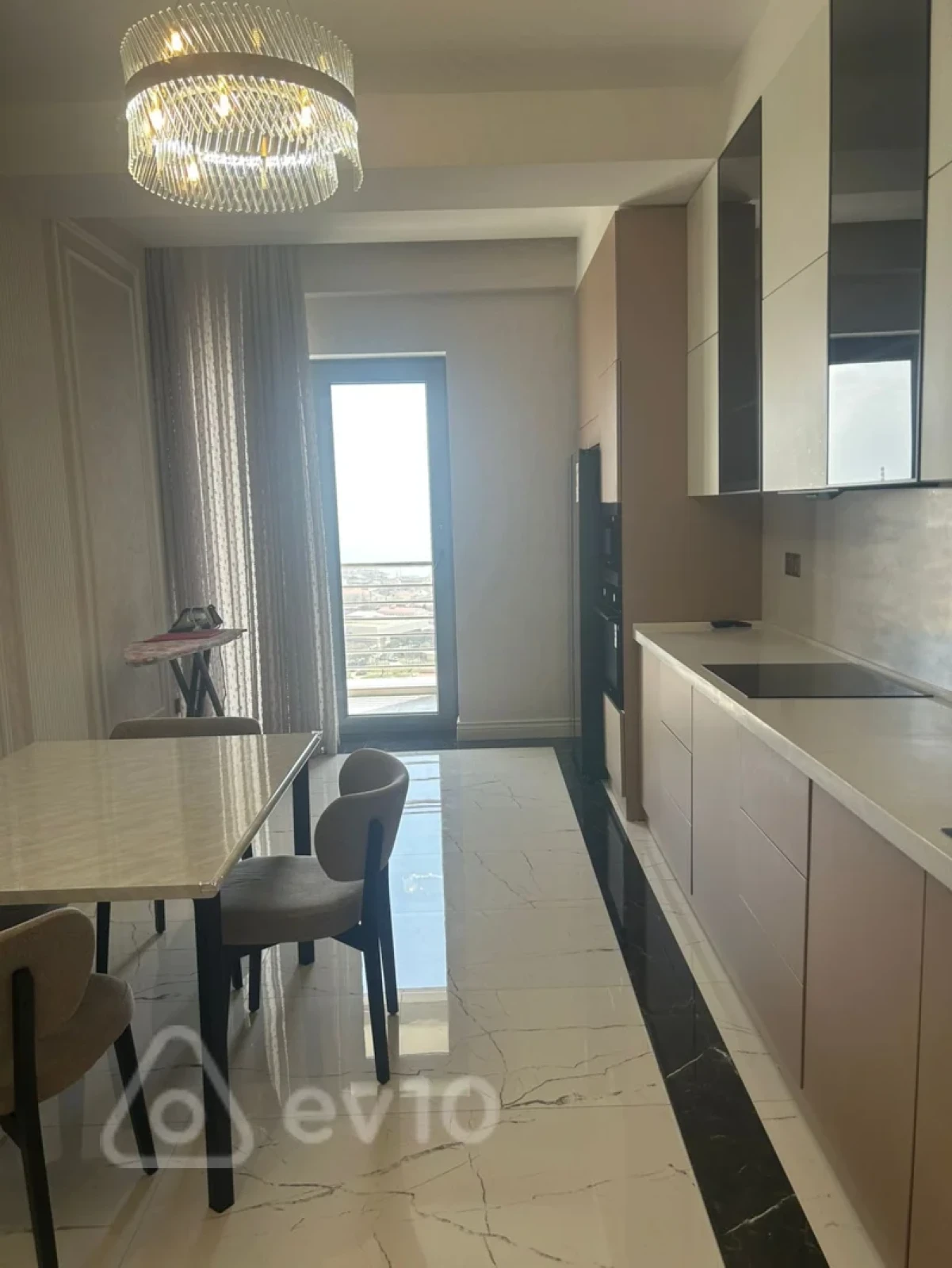 Kirayə verilir 3 otaqlı yeni tikili 170 m²