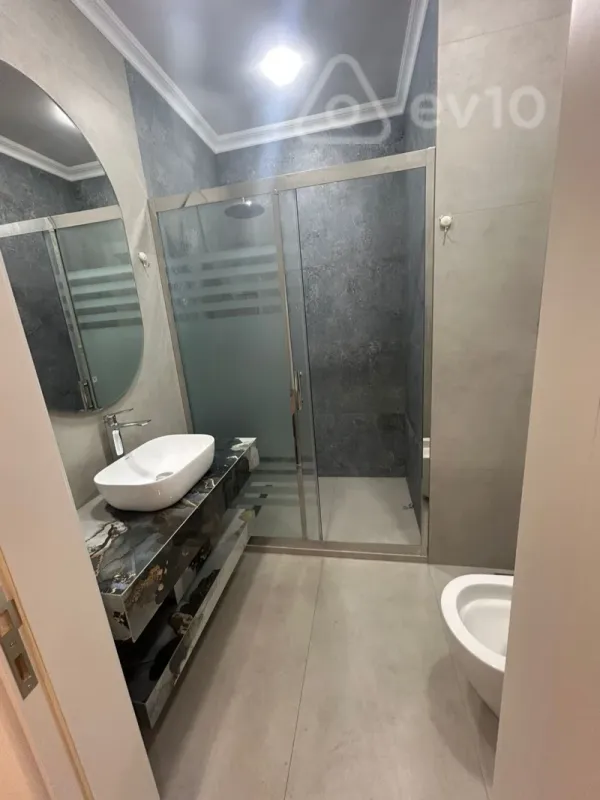 Kirayə verilir 3 otaqlı yeni tikili 170 m²