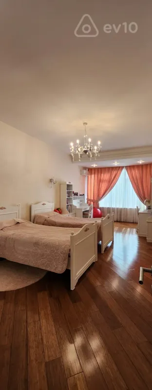 Satılır 5 otaqlı həyət evi 180 m²