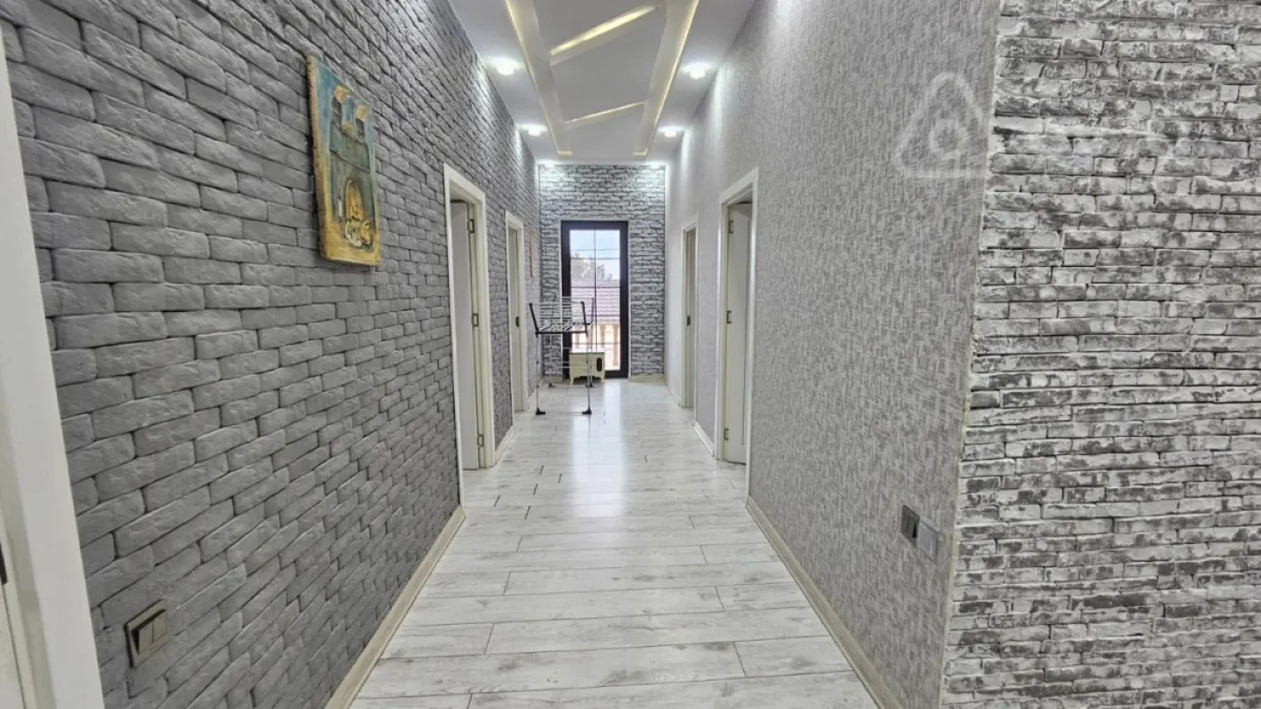 Satılır 5 otaqlı həyət evi 180 m²