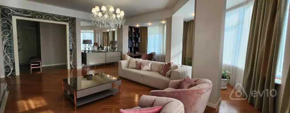 Satılır 5 otaqlı həyət evi 180 m²