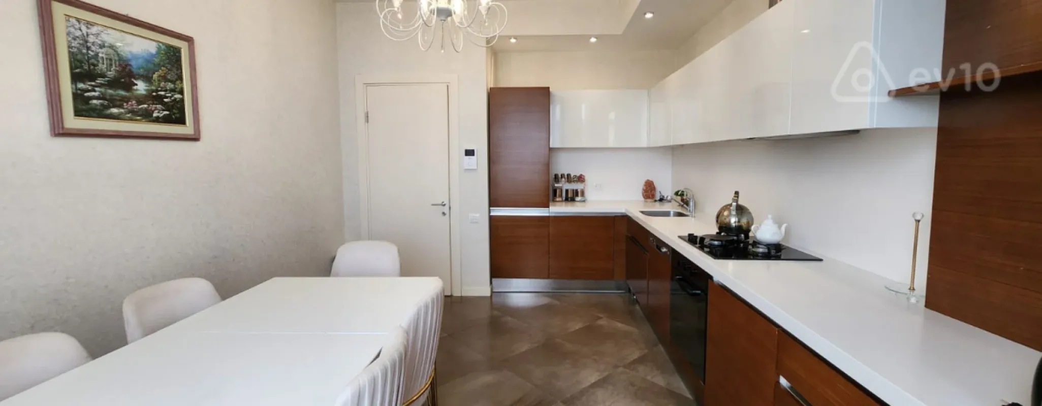 Satılır 5 otaqlı həyət evi 180 m²