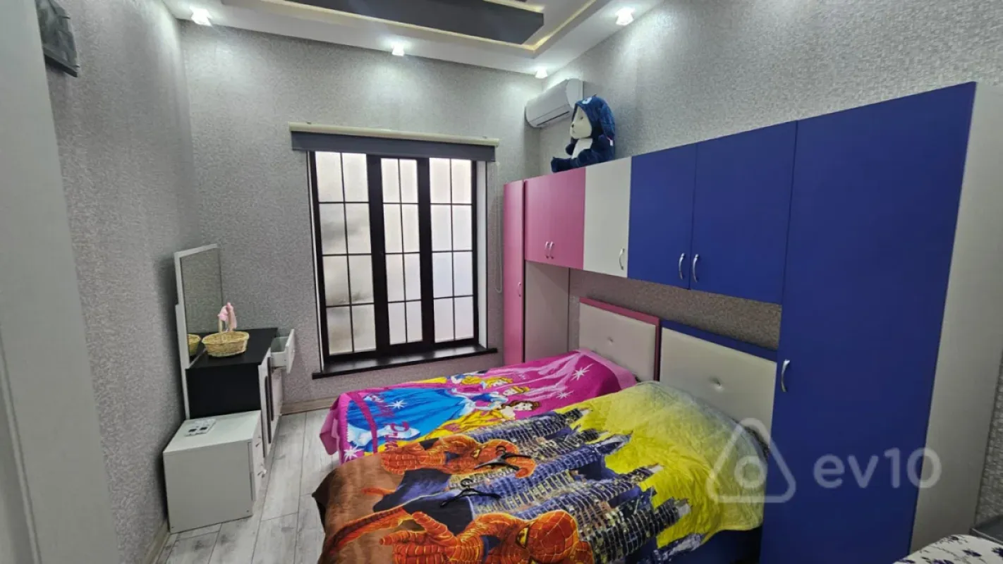 Satılır 5 otaqlı həyət evi 180 m²