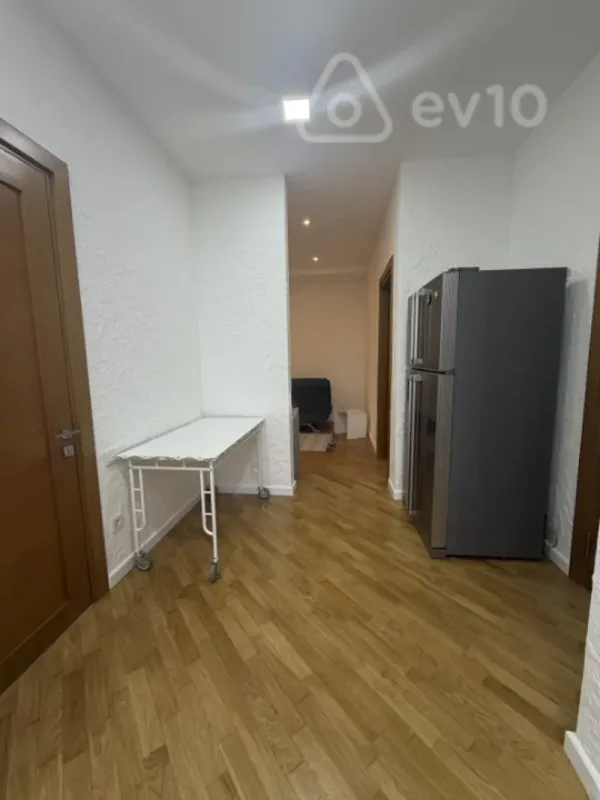 Kirayə verilir 3 otaqlı yeni tikili 60 m²