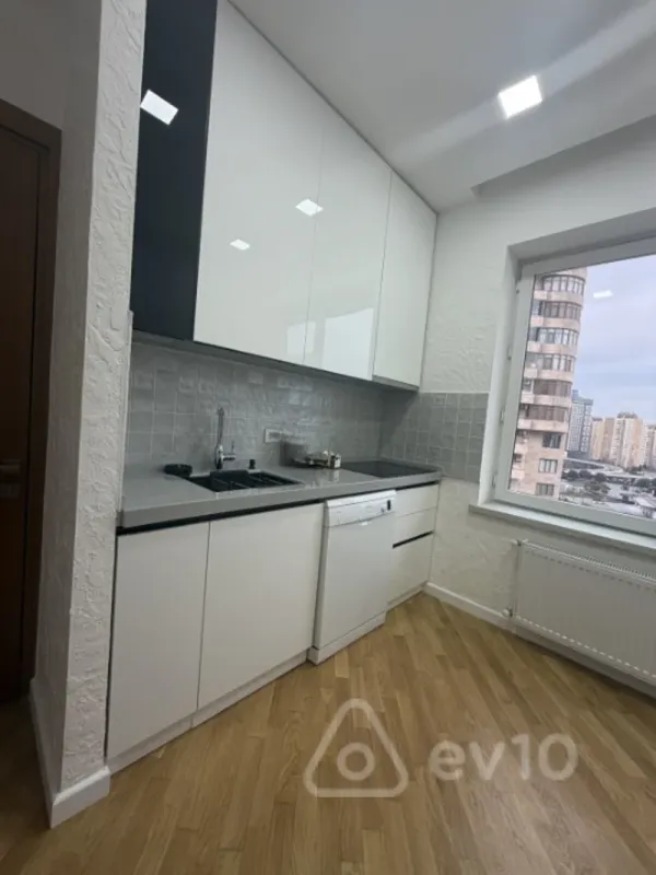 Kirayə verilir 3 otaqlı yeni tikili 60 m²