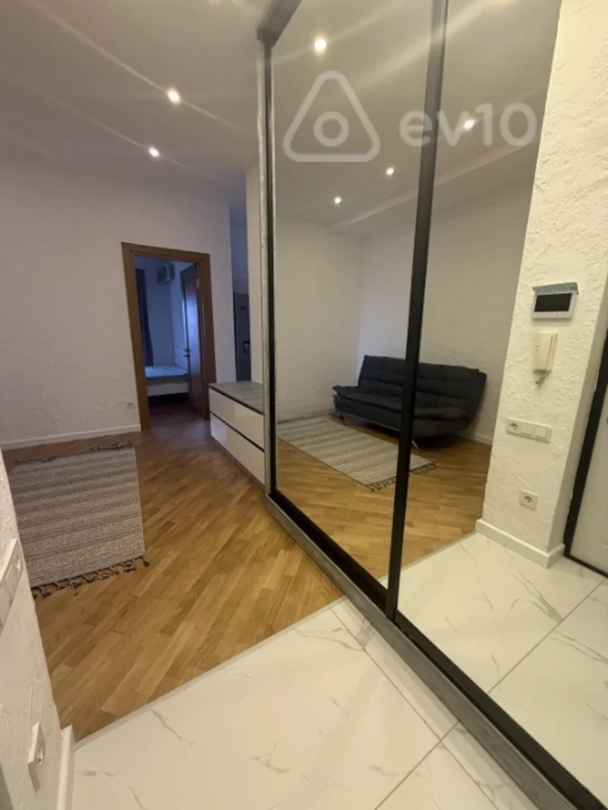 Kirayə verilir 3 otaqlı yeni tikili 60 m²