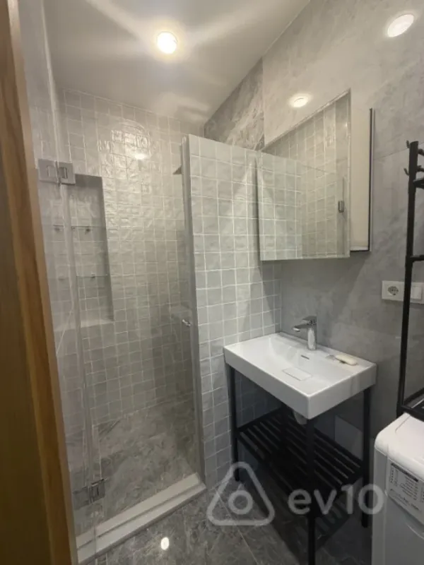 Kirayə verilir 3 otaqlı yeni tikili 60 m²