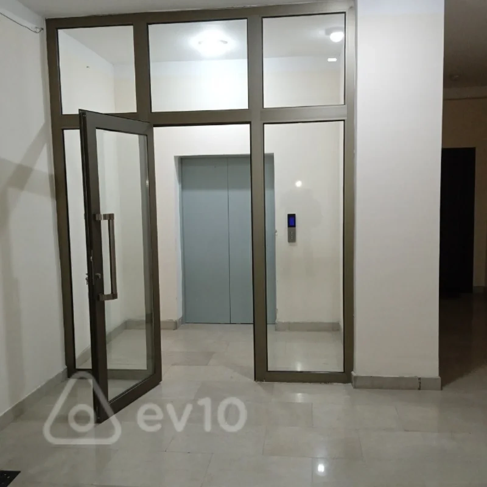 Satılır 3 otaqlı yeni tikili 85 m²