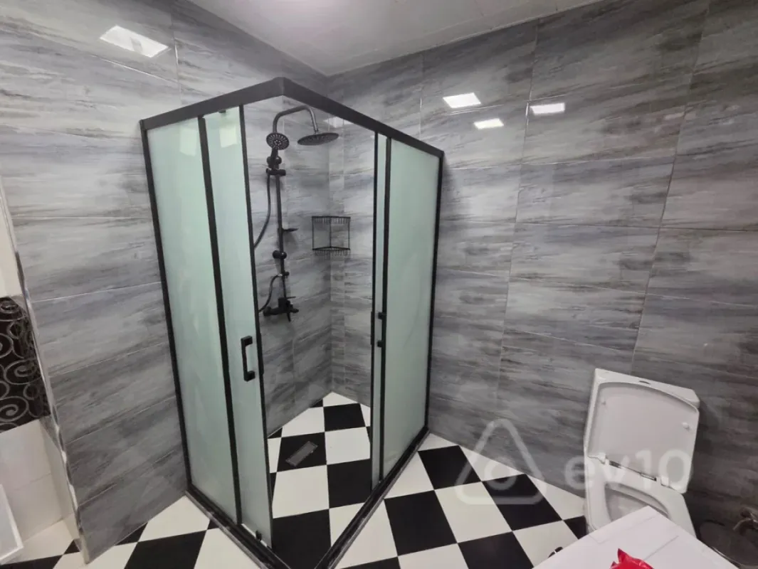 Kirayə verilir 3 otaqlı yeni tikili 165 m²