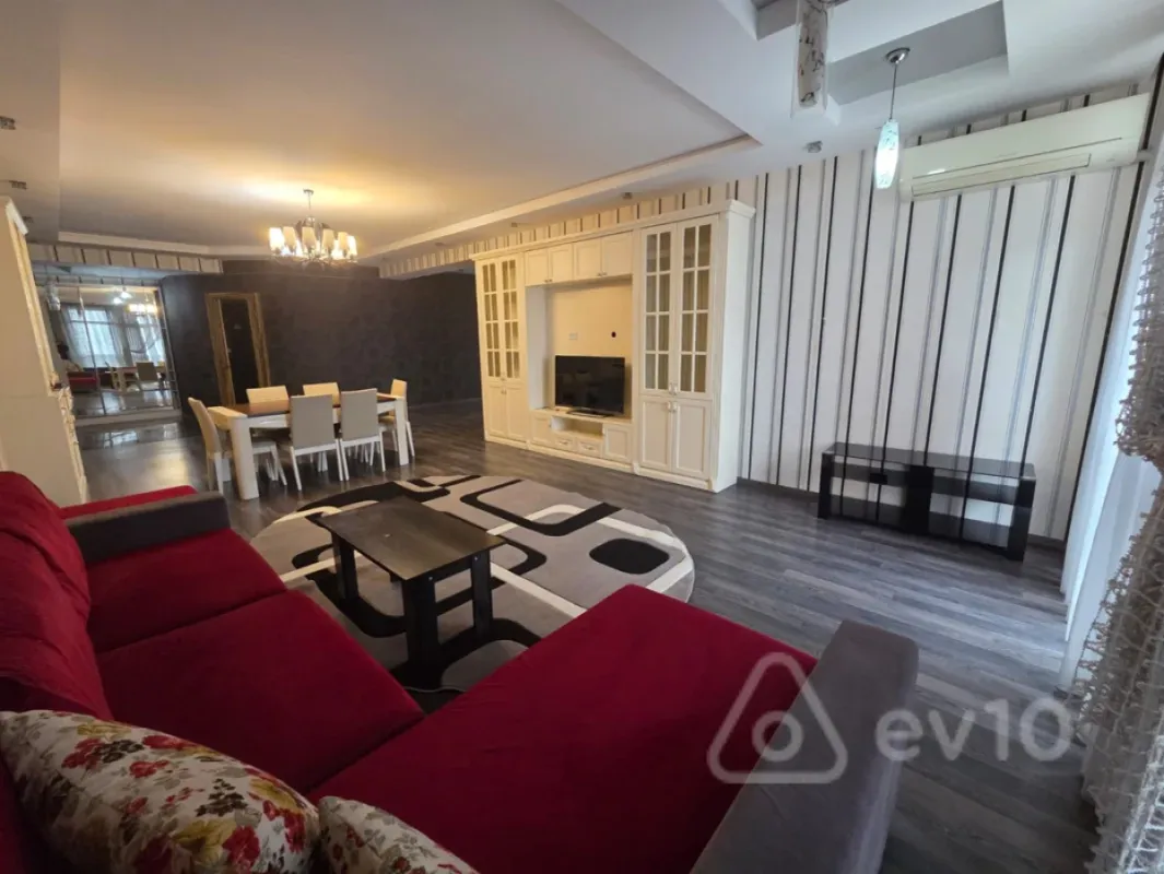 Kirayə verilir 3 otaqlı yeni tikili 165 m²