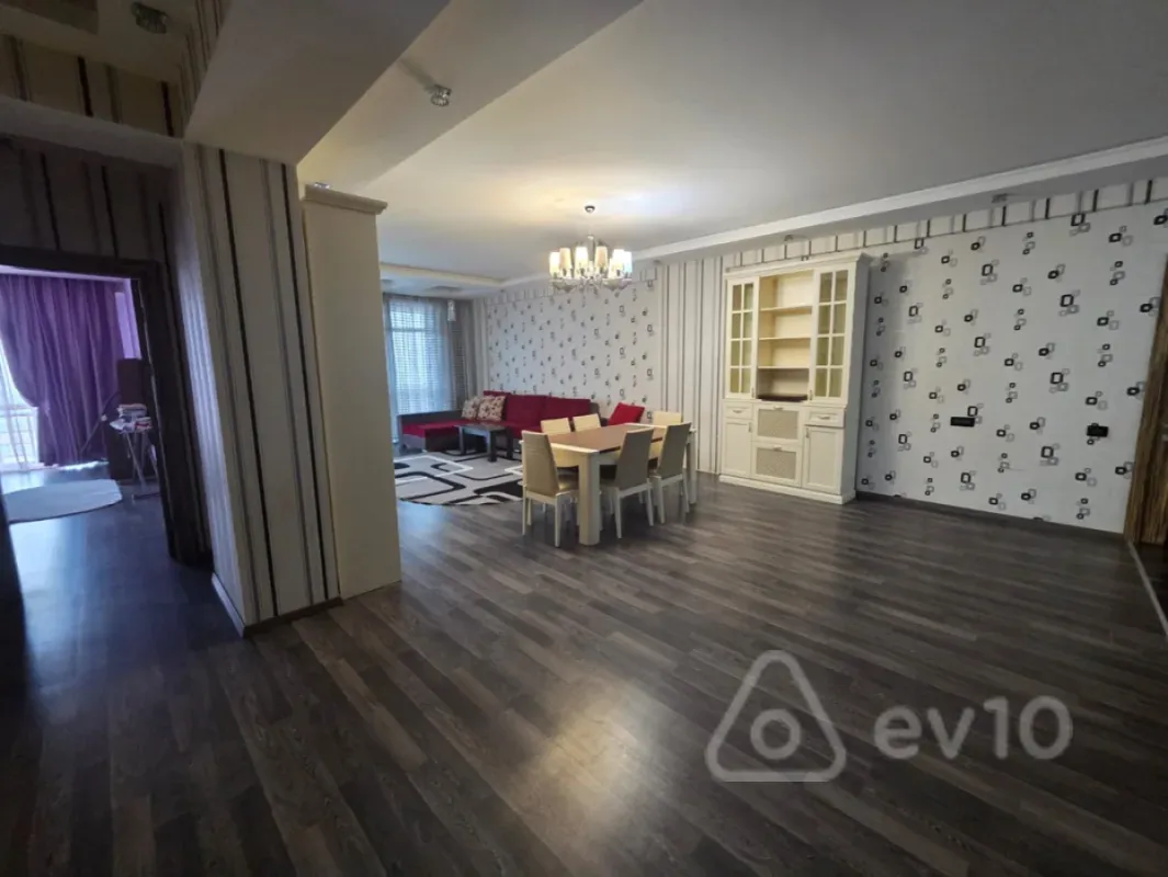 Kirayə verilir 3 otaqlı yeni tikili 165 m²