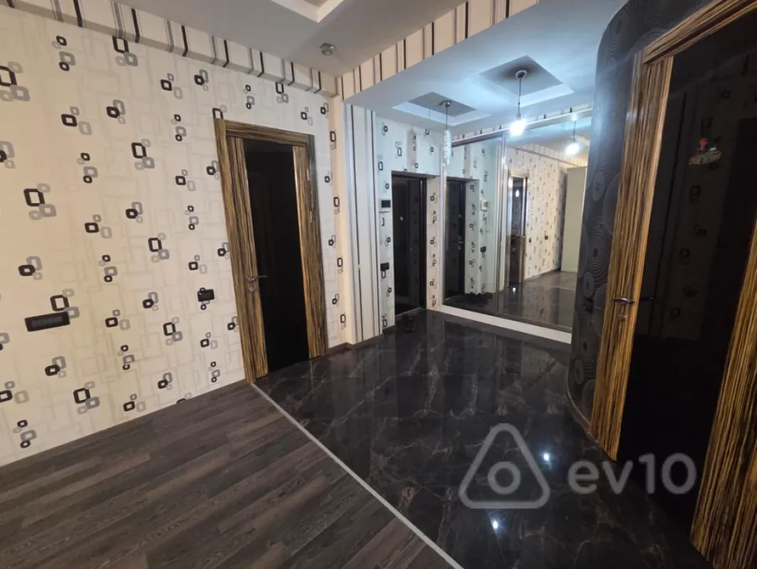 Kirayə verilir 3 otaqlı yeni tikili 165 m²