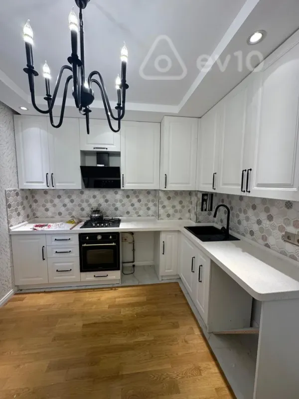 Satılır 3 otaqlı köhnə tikili 80 m²