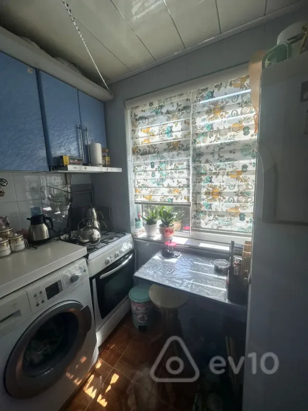 Kirayə verilir 2 otaqlı köhnə tikili 65 m²