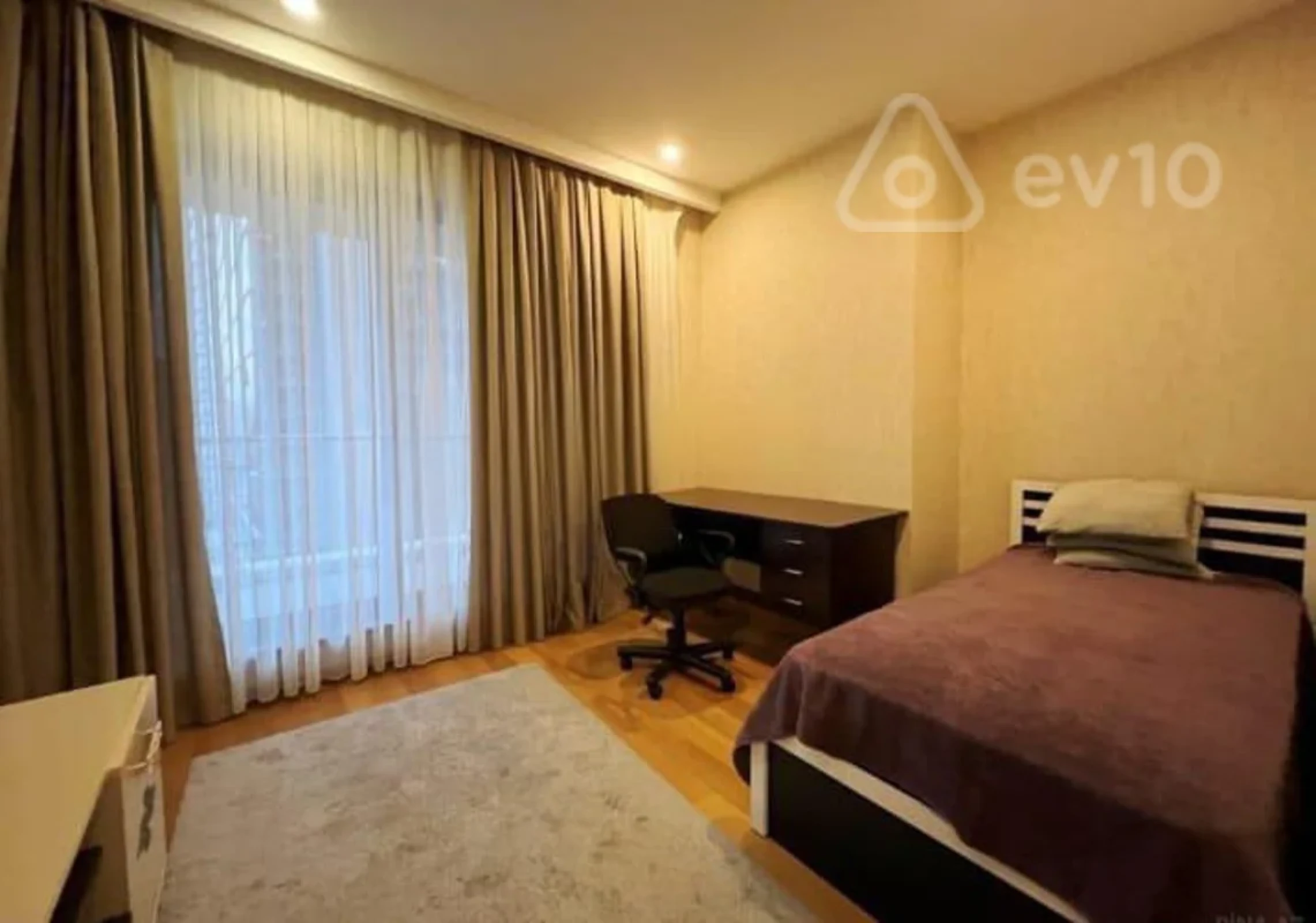 Kirayə verilir 4 otaqlı yeni tikili 220 m²