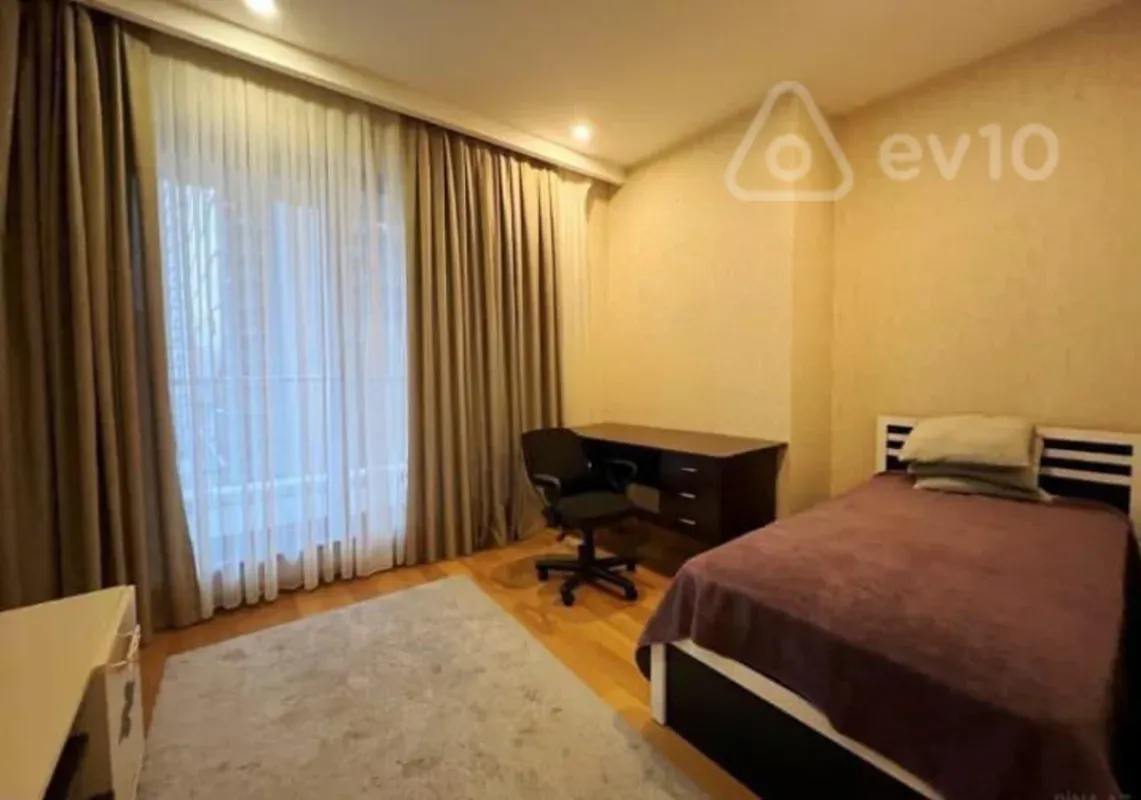 Kirayə verilir 4 otaqlı yeni tikili 220 m²