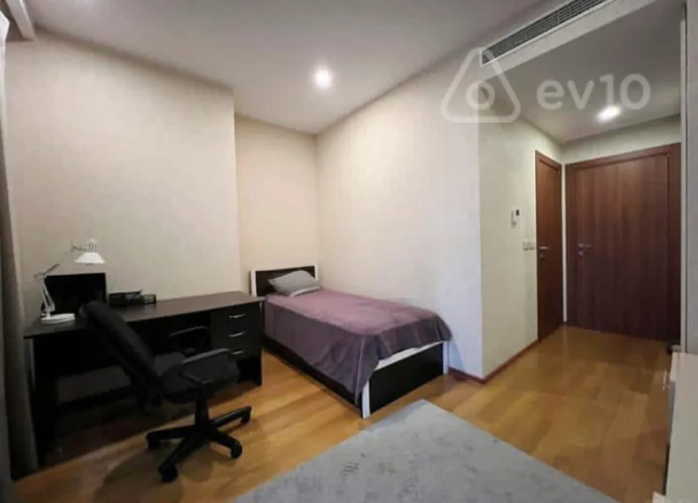 Kirayə verilir 4 otaqlı yeni tikili 220 m²