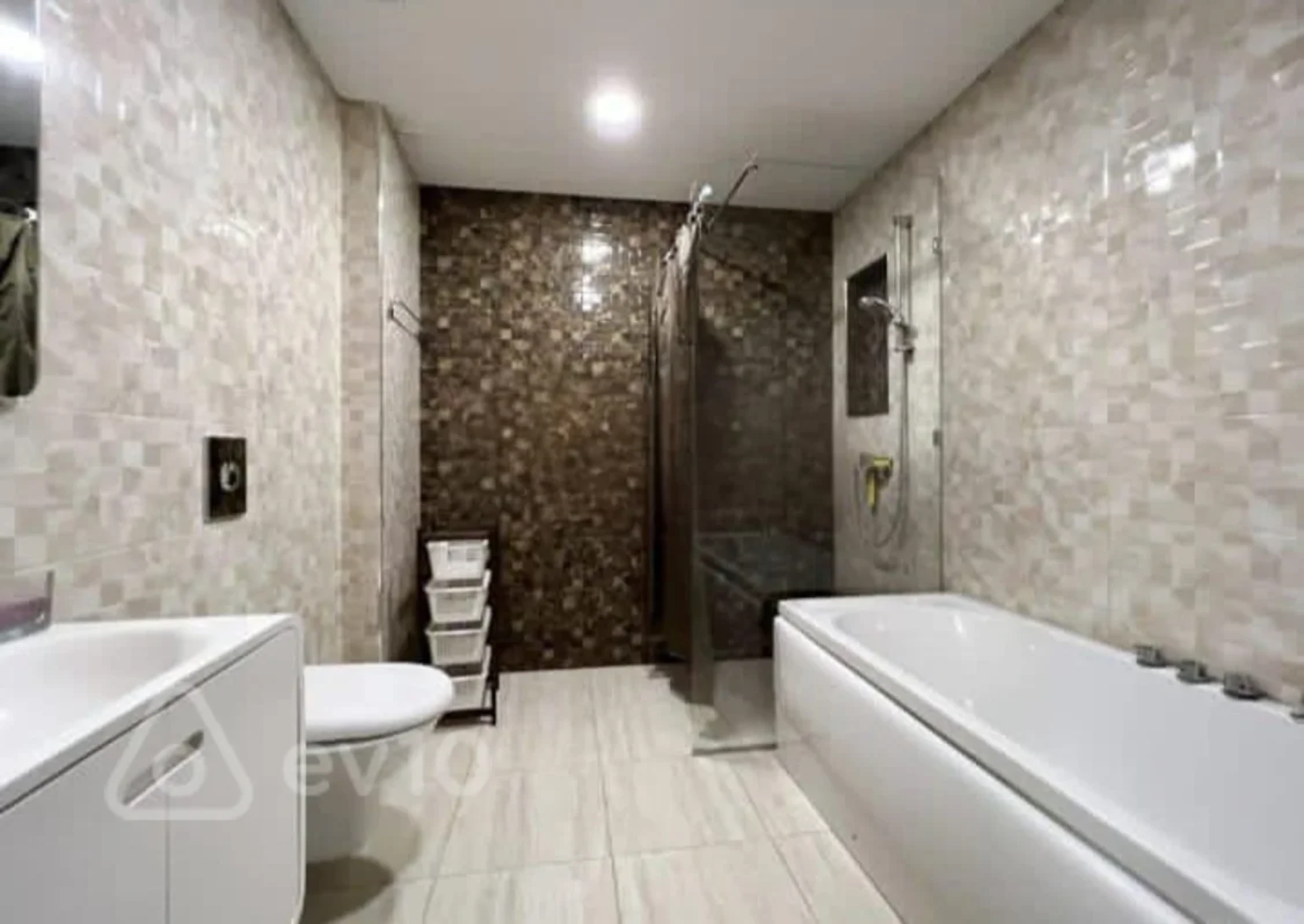 Kirayə verilir 4 otaqlı yeni tikili 220 m²