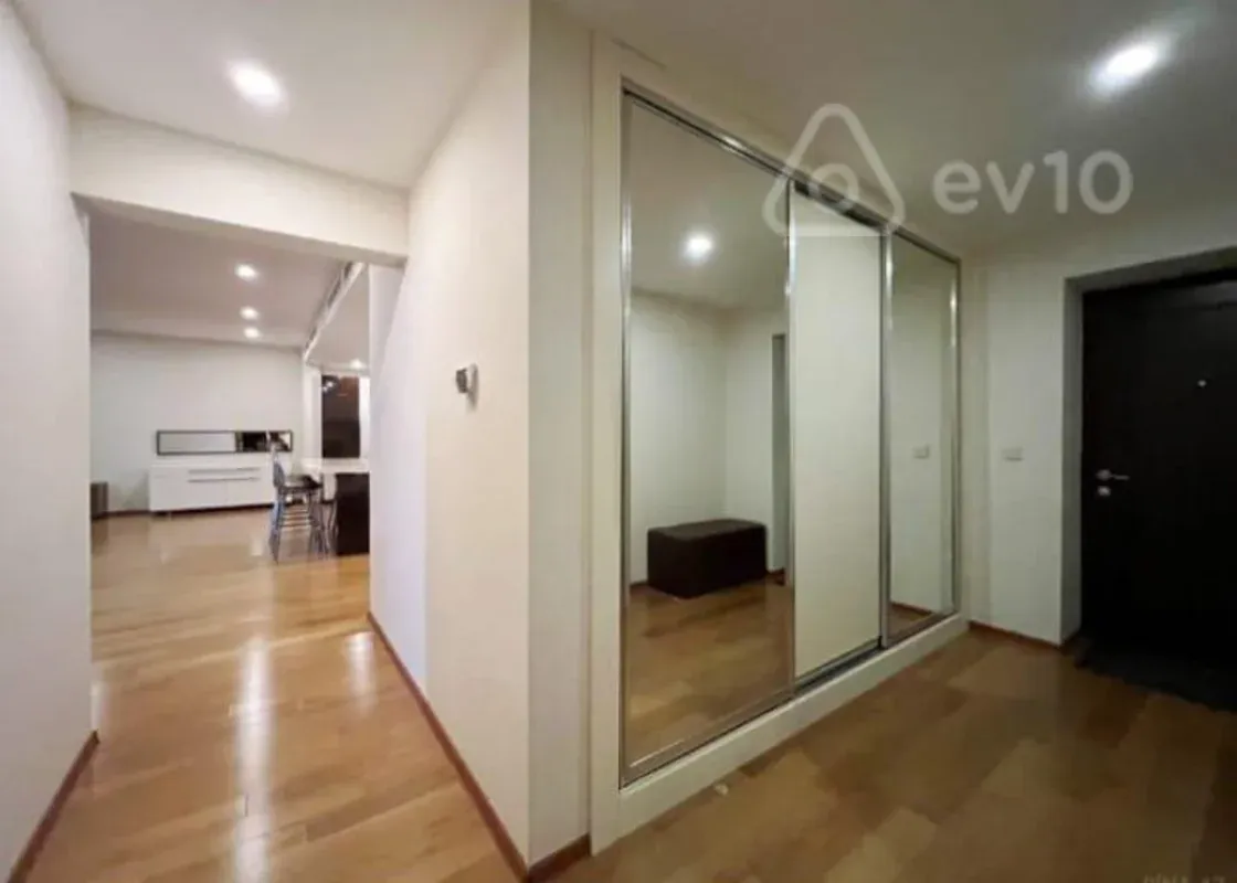 Kirayə verilir 4 otaqlı yeni tikili 220 m²