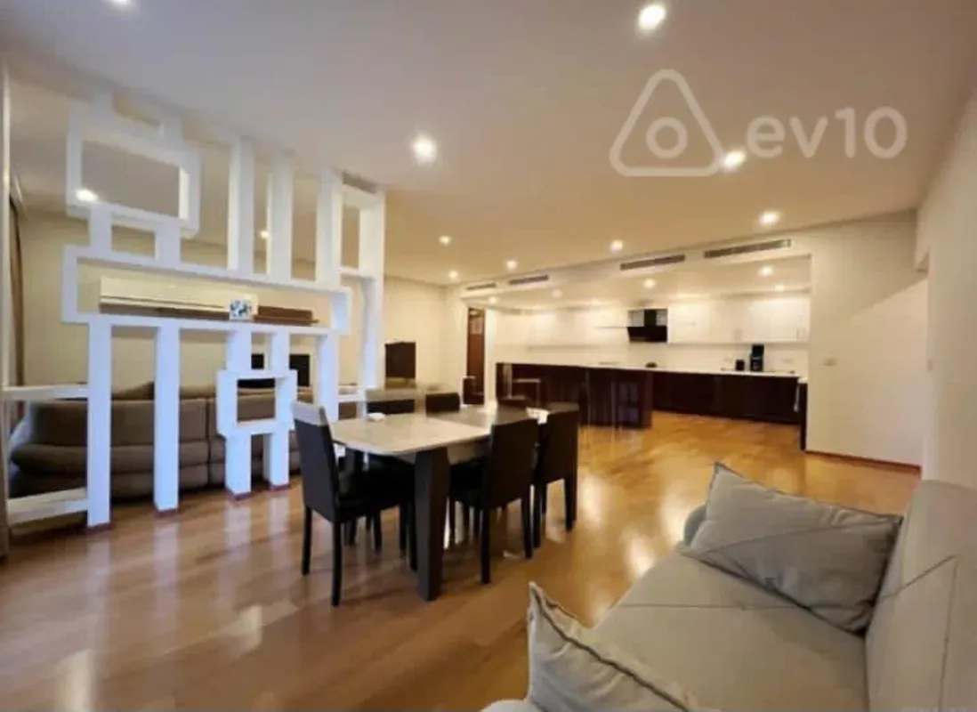 Kirayə verilir 4 otaqlı yeni tikili 220 m²