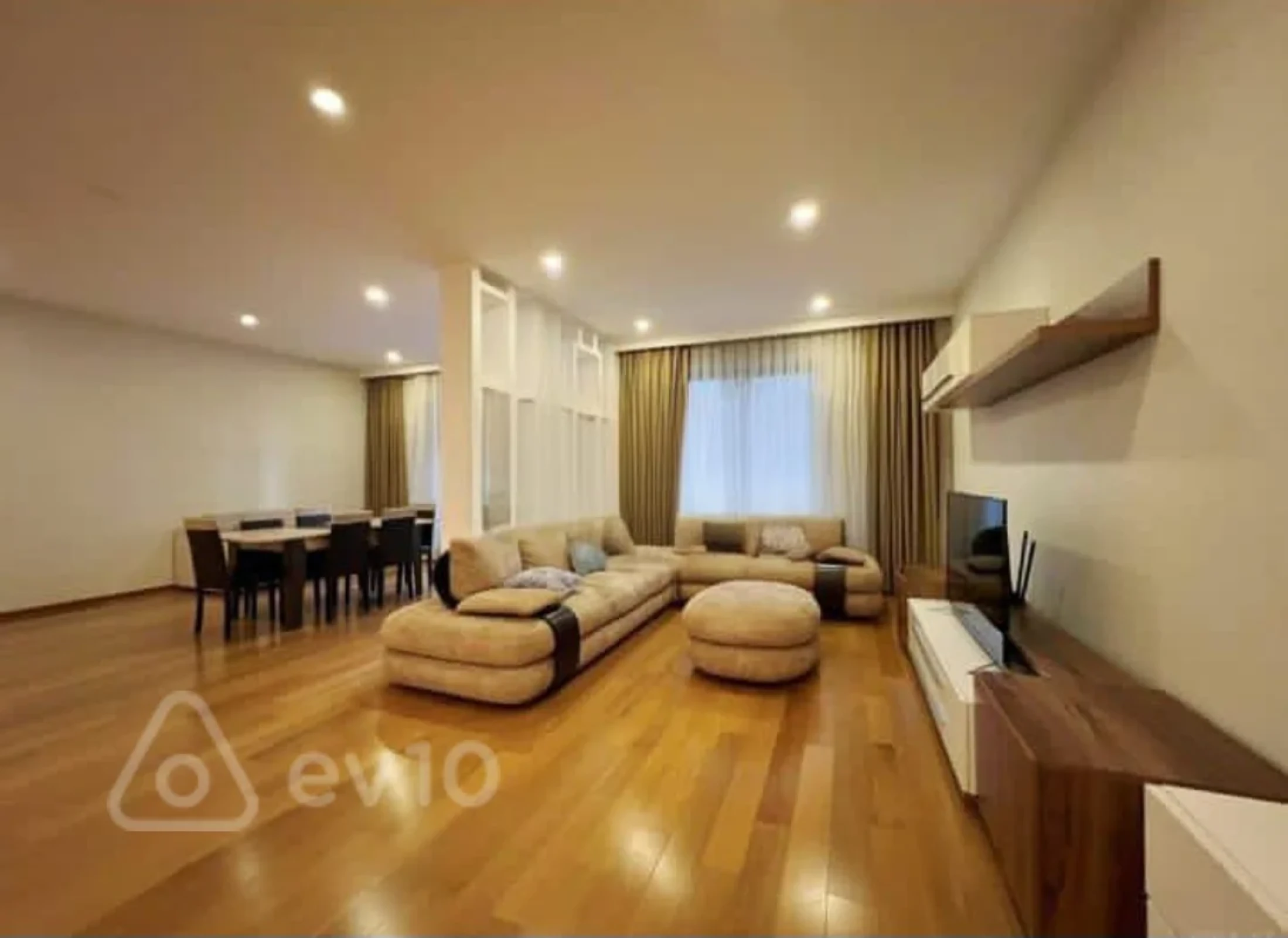 Kirayə verilir 4 otaqlı yeni tikili 220 m²