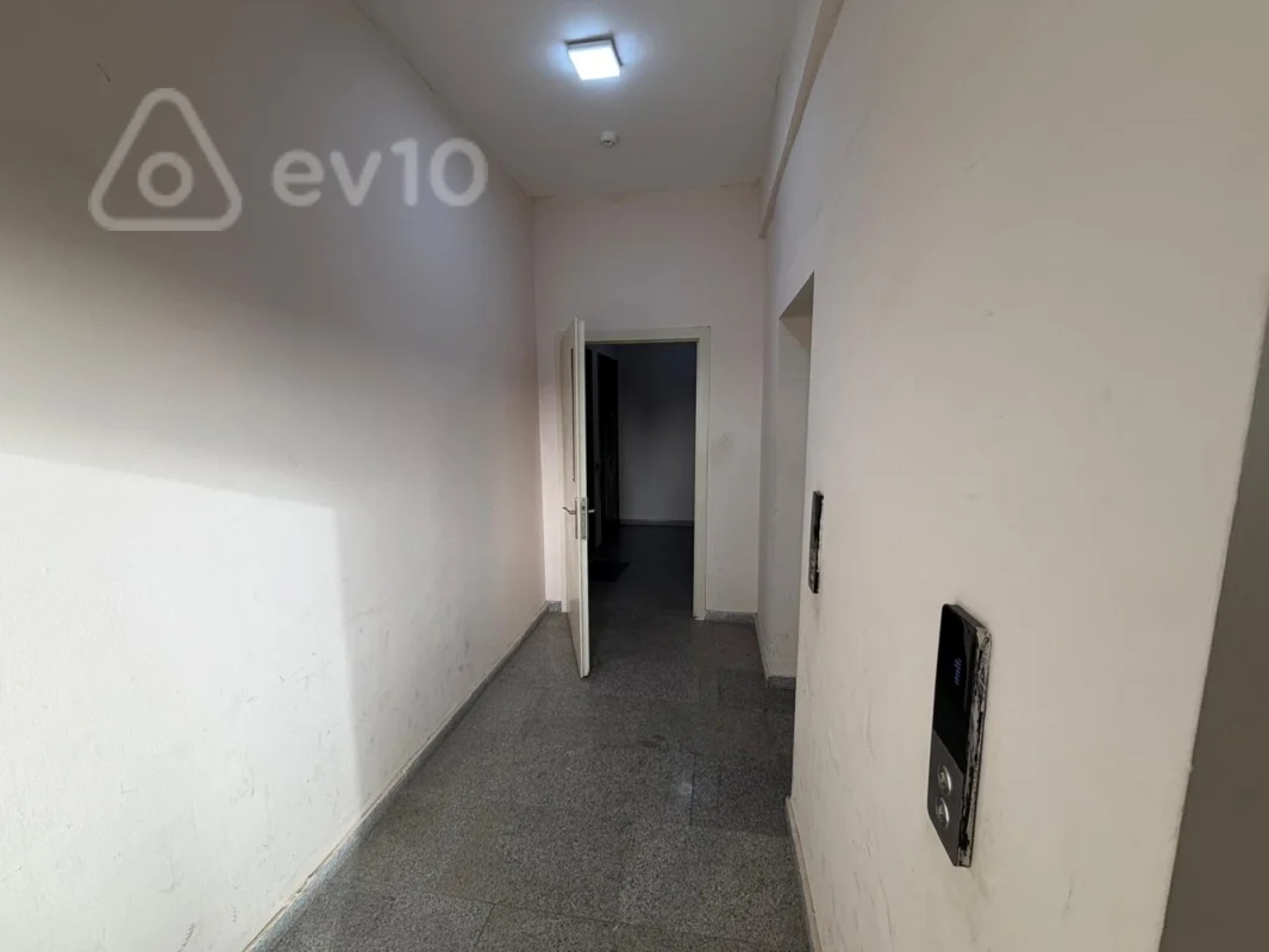 Kirayə verilir 2 otaqlı yeni tikili 58 m²