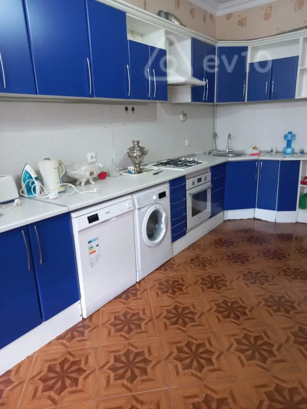 Kirayə verilir 3 otaqlı yeni tikili 135 m²