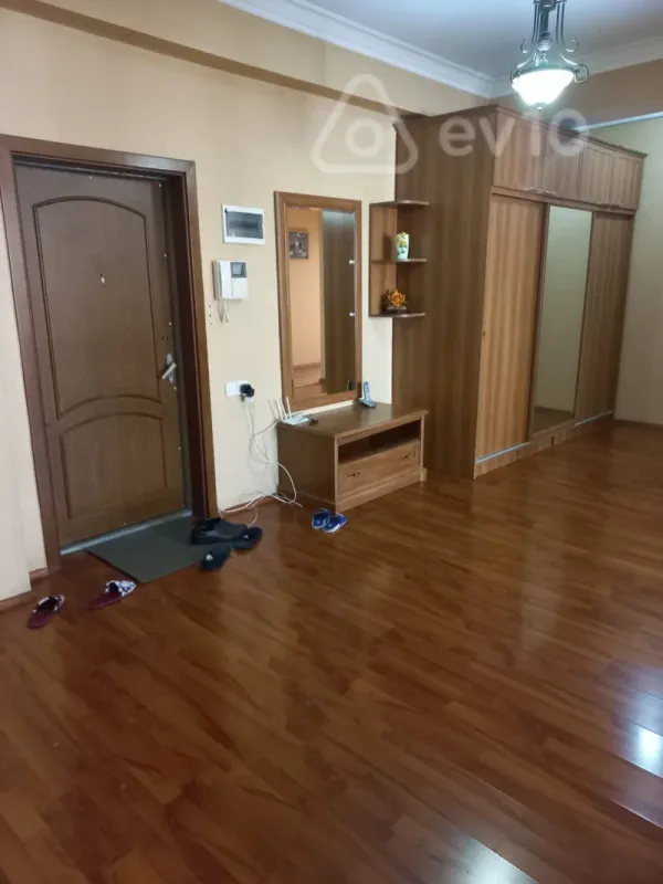 Kirayə verilir 3 otaqlı yeni tikili 135 m²