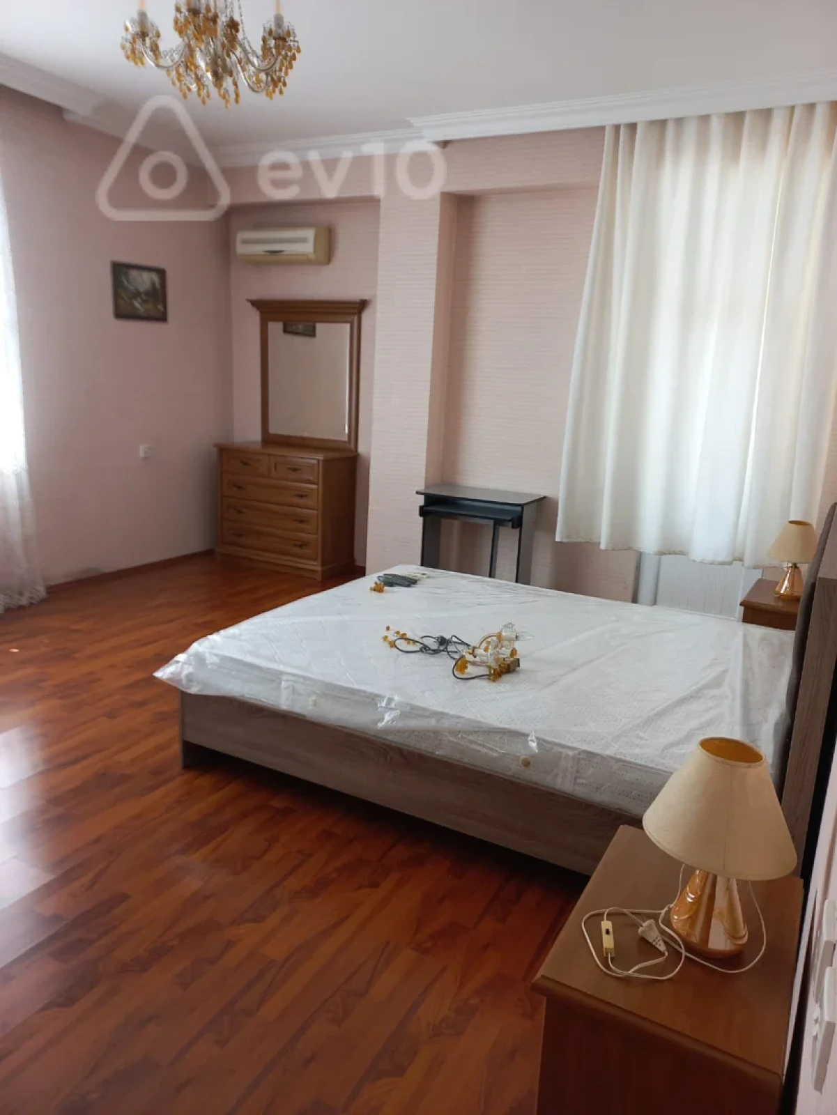 Kirayə verilir 3 otaqlı yeni tikili 135 m²