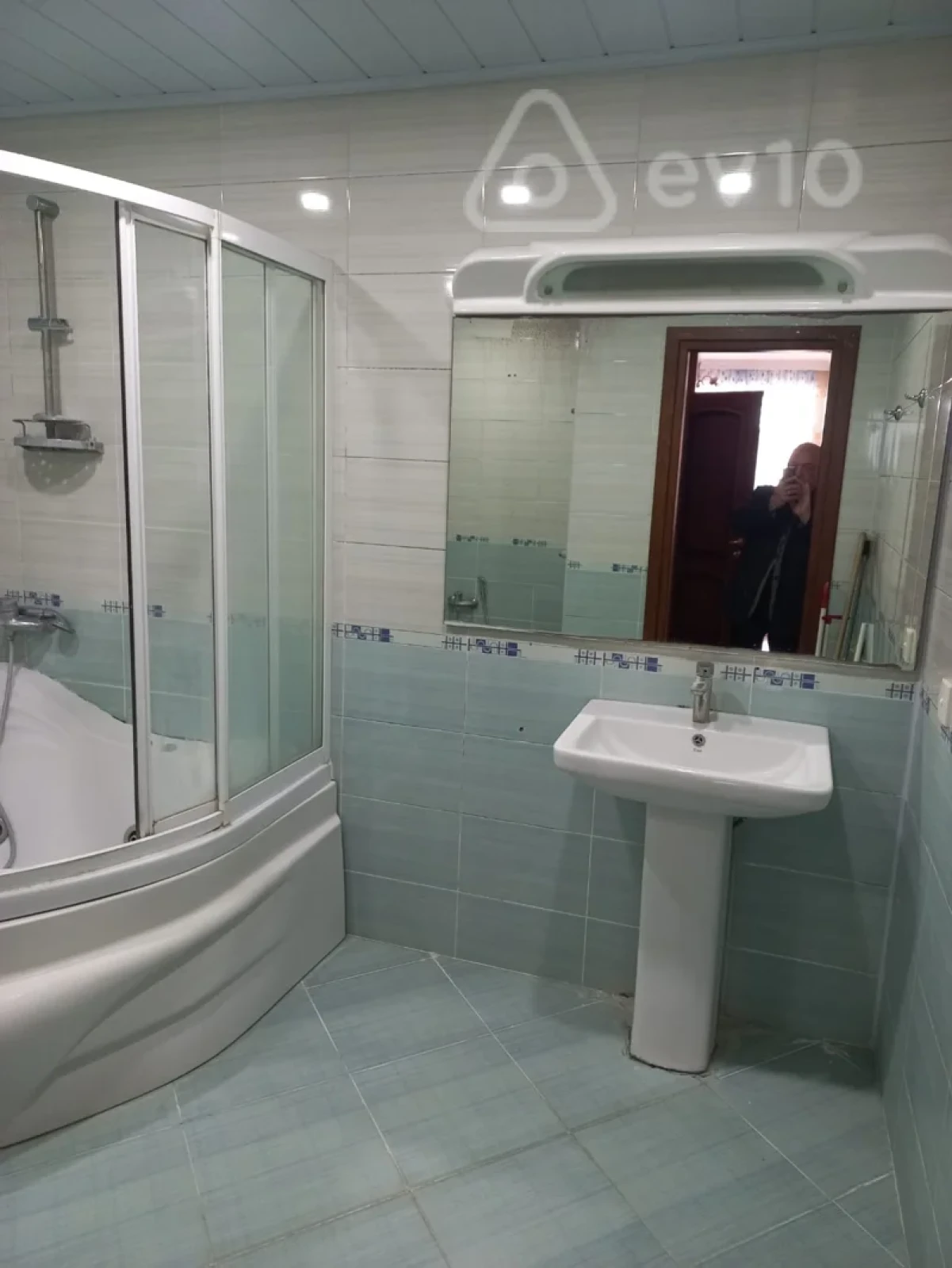 Kirayə verilir 3 otaqlı yeni tikili 135 m²