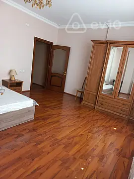 Kirayə verilir 3 otaqlı yeni tikili 135 m²