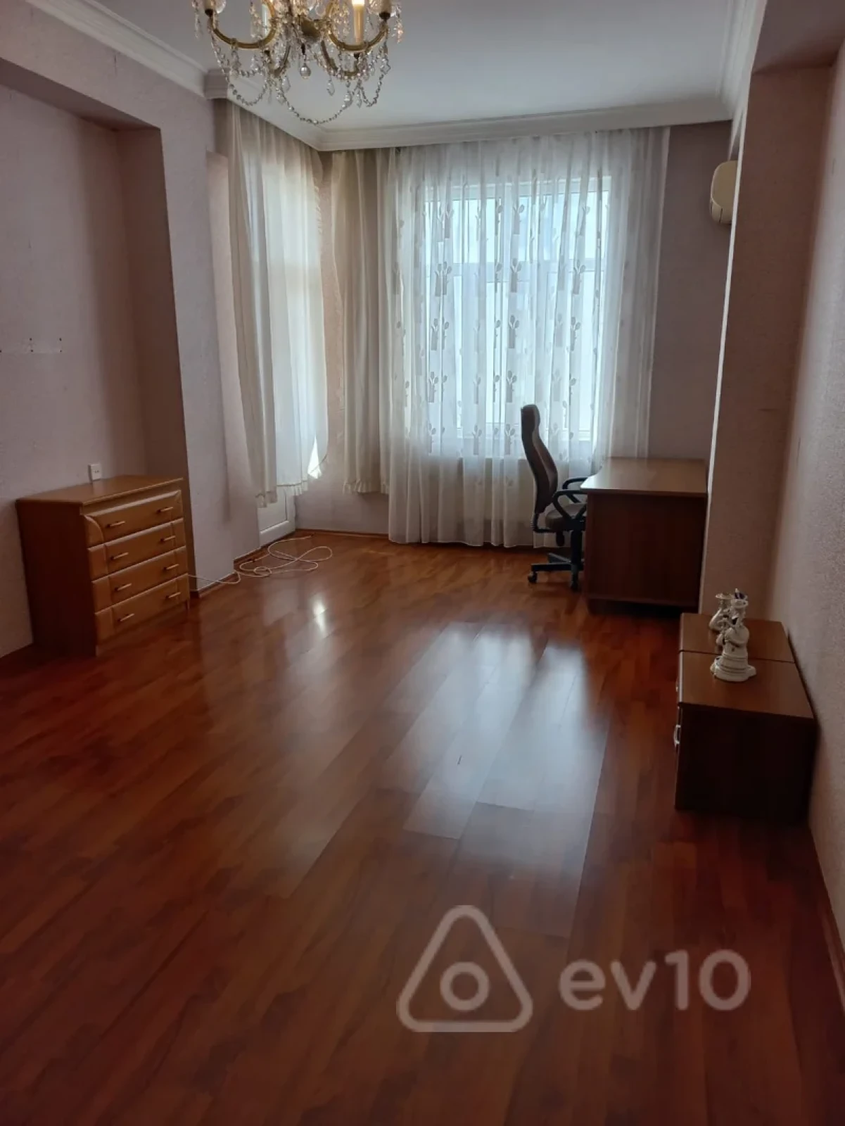 Kirayə verilir 3 otaqlı yeni tikili 135 m²