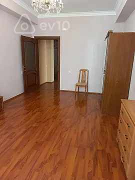Kirayə verilir 3 otaqlı yeni tikili 135 m²