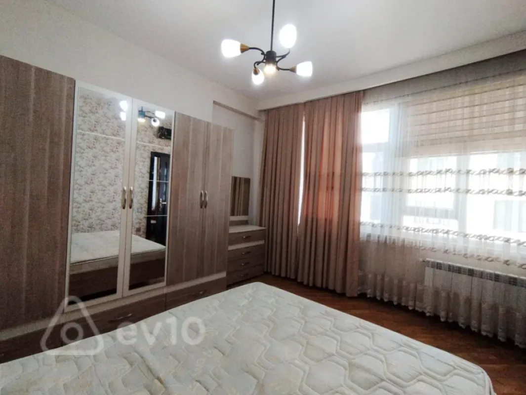 Kirayə verilir 2 otaqlı yeni tikili 75 m²