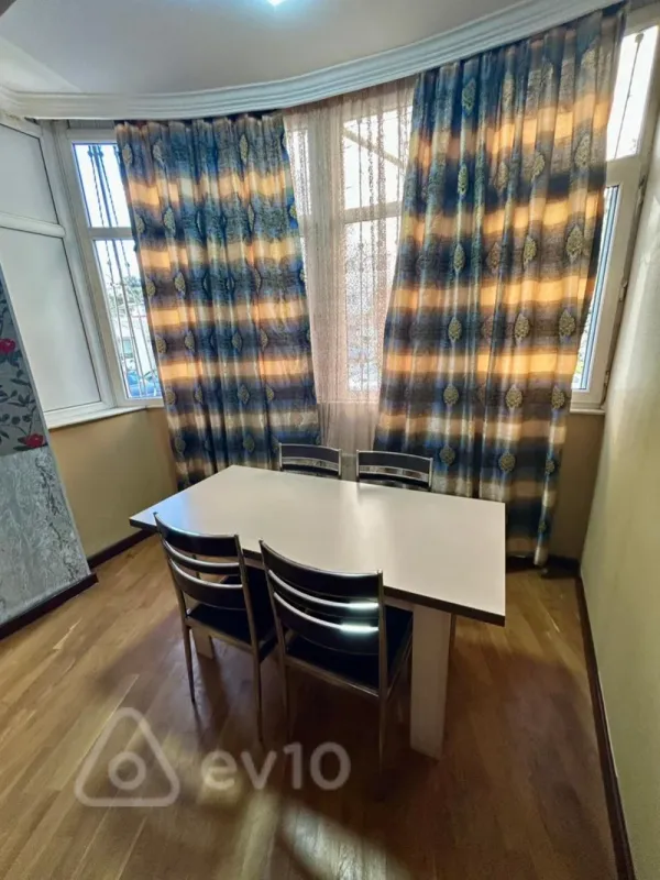 Kirayə verilir 2 otaqlı yeni tikili 90 m²