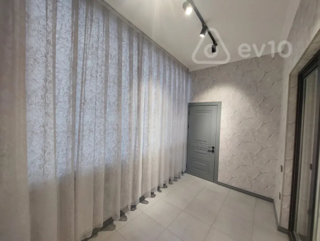 Kirayə verilir 3 otaqlı yeni tikili 80 m²