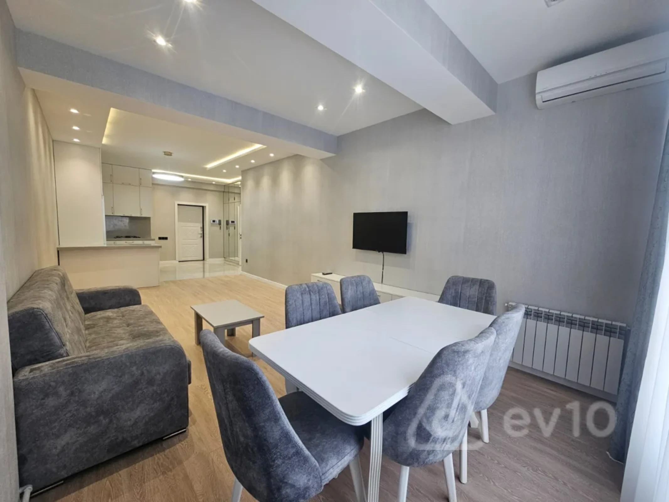 Kirayə verilir 2 otaqlı yeni tikili 80 m²