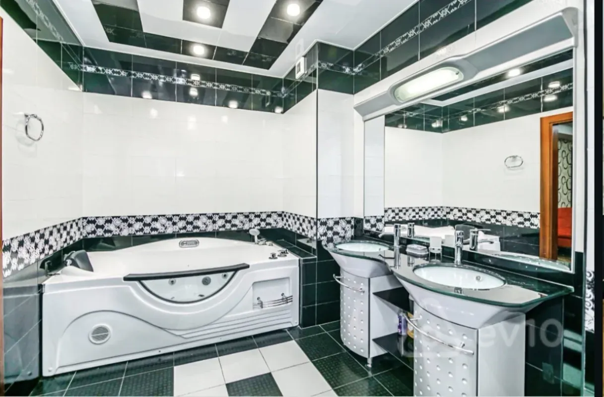 Kirayə verilir 3 otaqlı yeni tikili 220 m²