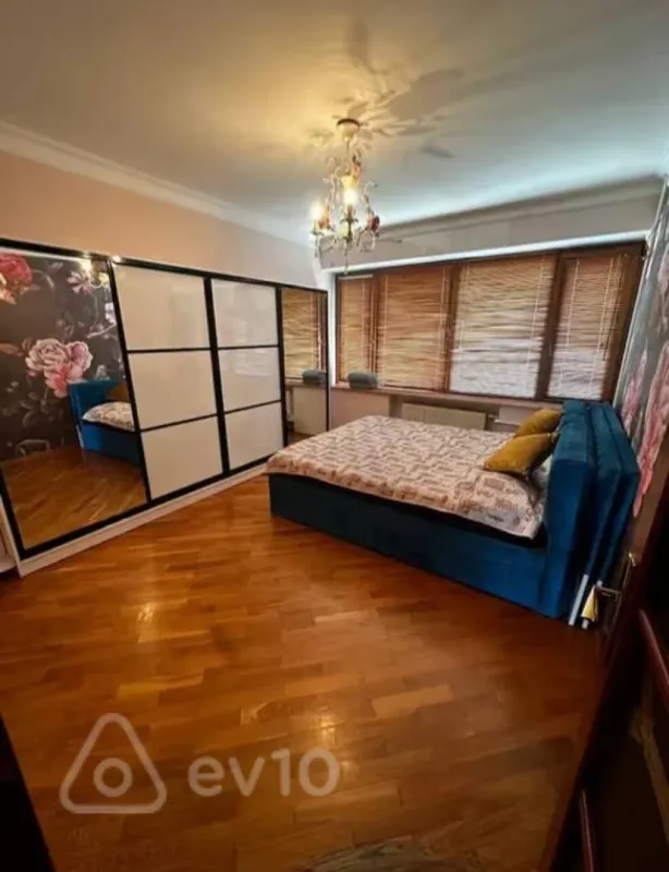 Satılır 2 otaqlı köhnə tikili 60 m²