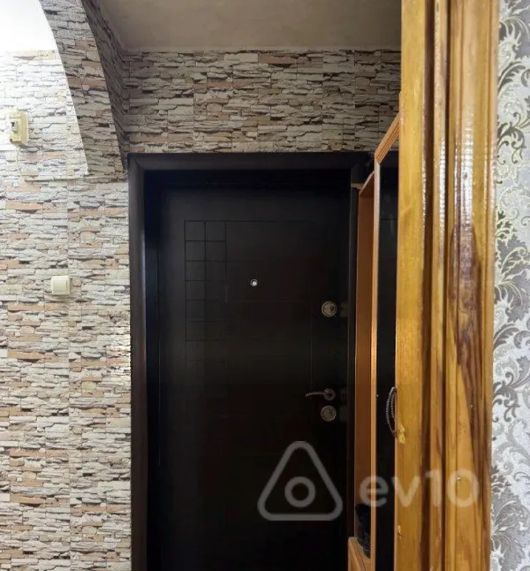 Satılır 4 otaqlı köhnə tikili 105 m²