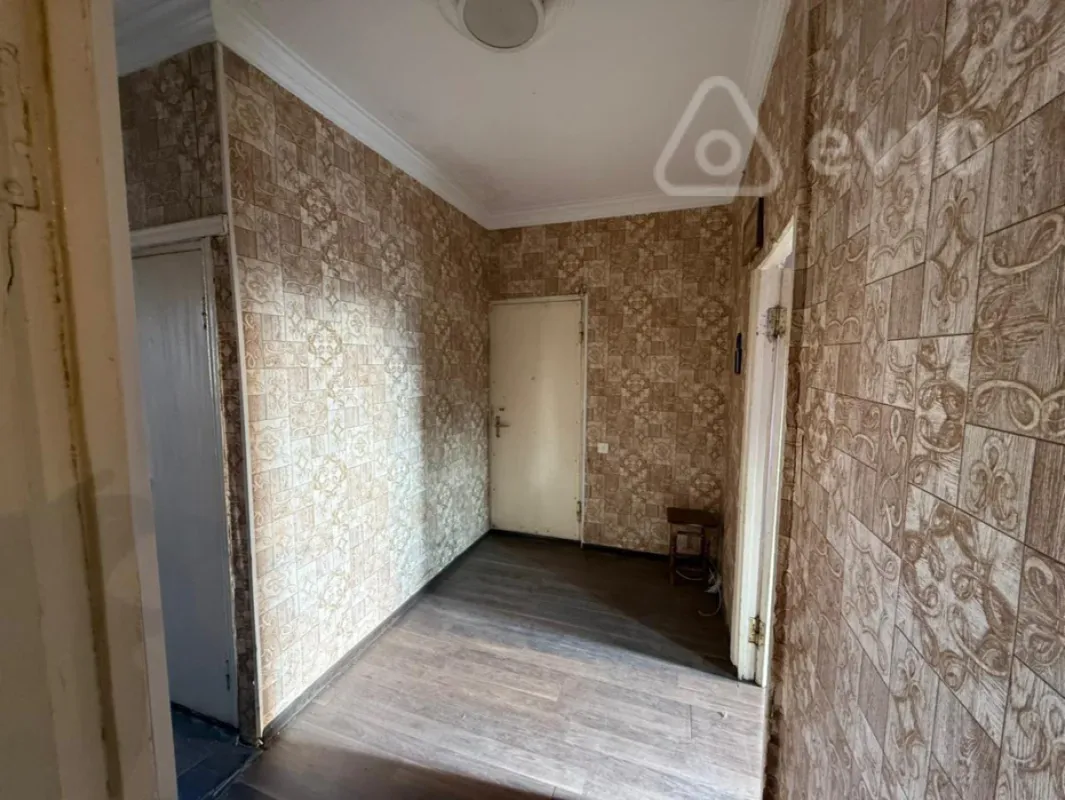Kirayə verilir 4 otaqlı köhnə tikili 90 m²