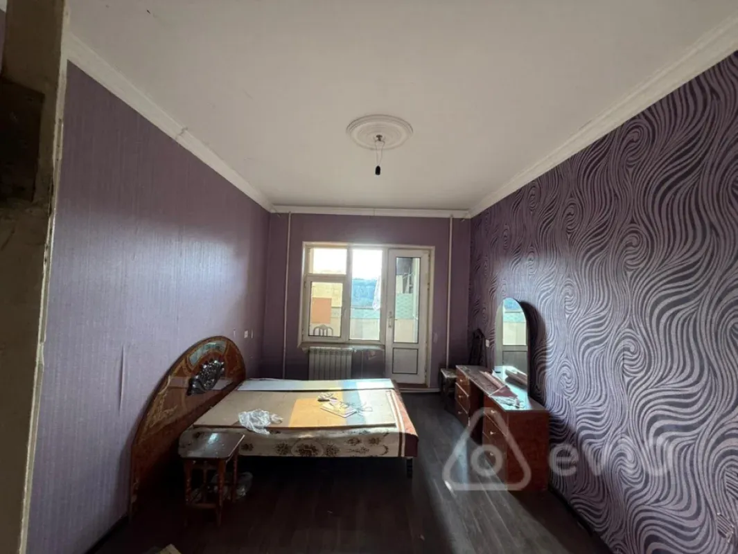 Kirayə verilir 4 otaqlı köhnə tikili 90 m²