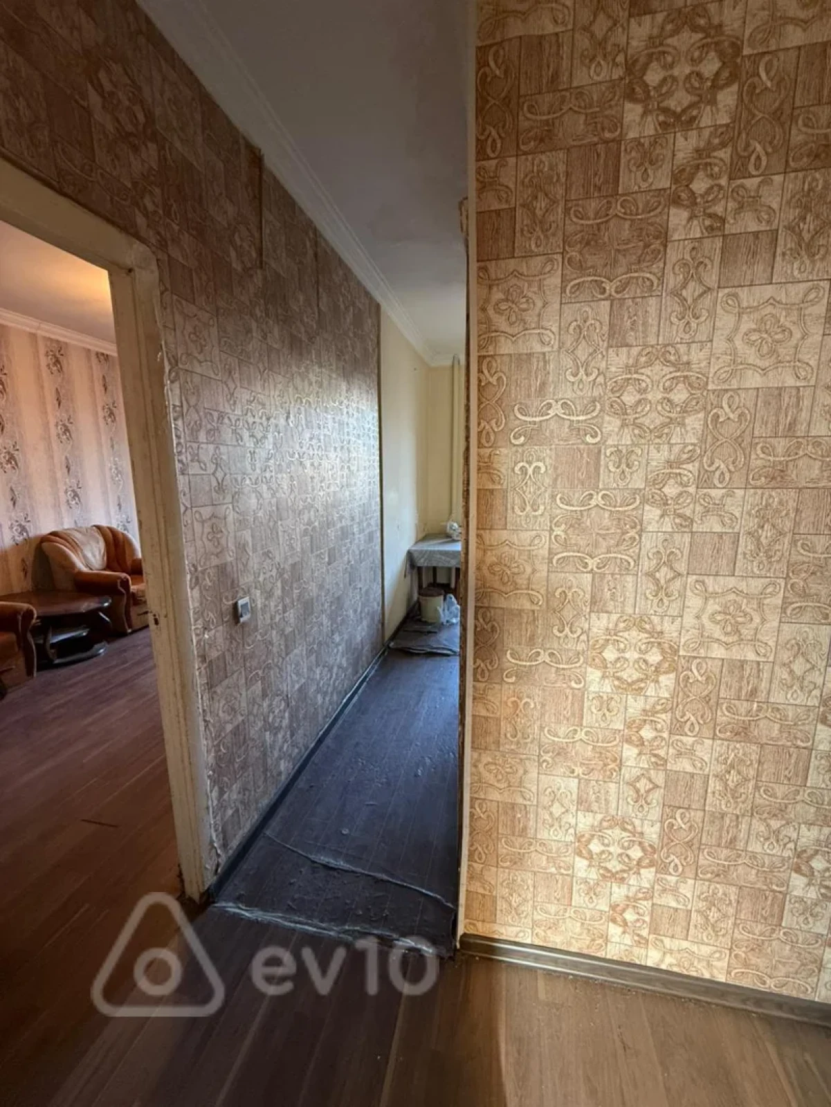 Kirayə verilir 4 otaqlı köhnə tikili 90 m²