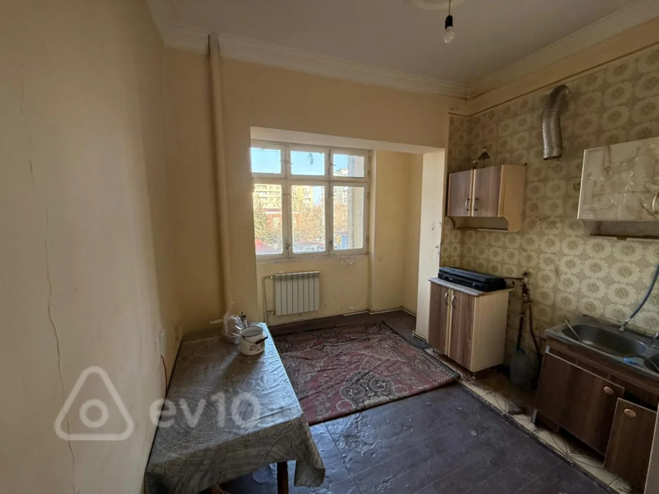 Kirayə verilir 4 otaqlı köhnə tikili 90 m²